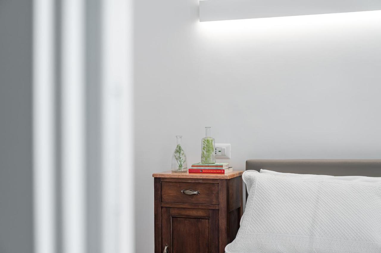 Apartment Iflat Wood And Marble Riverfront Rom