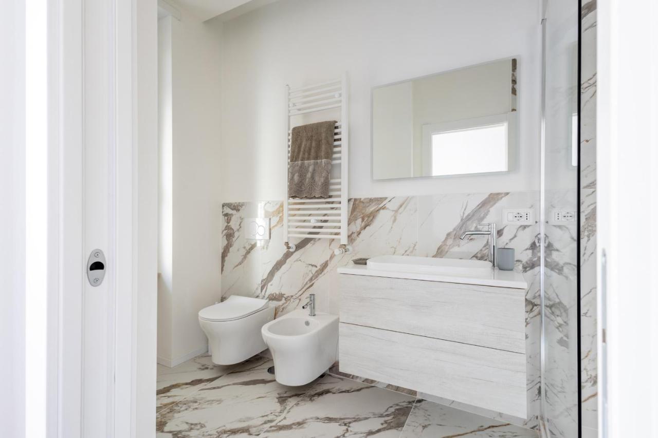 Iflat Wood And Marble Riverfront Apartment *