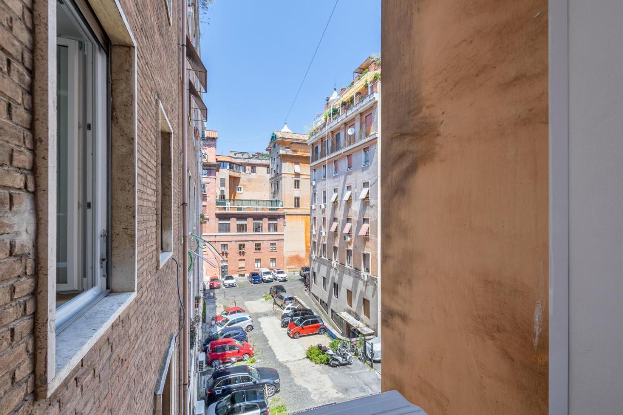 Apartment Iflat Wood And Marble Riverfront Rom