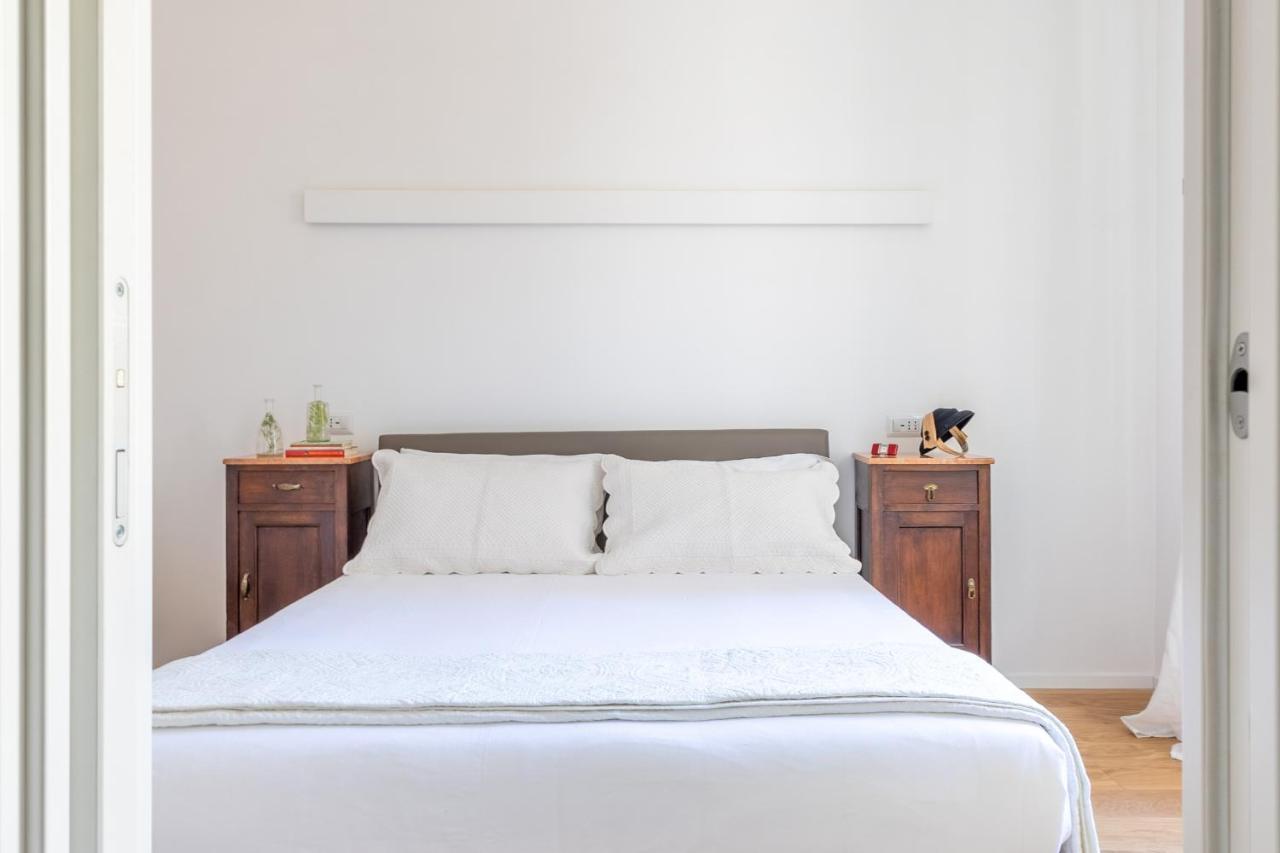 Iflat Wood And Marble Riverfront Apartment *