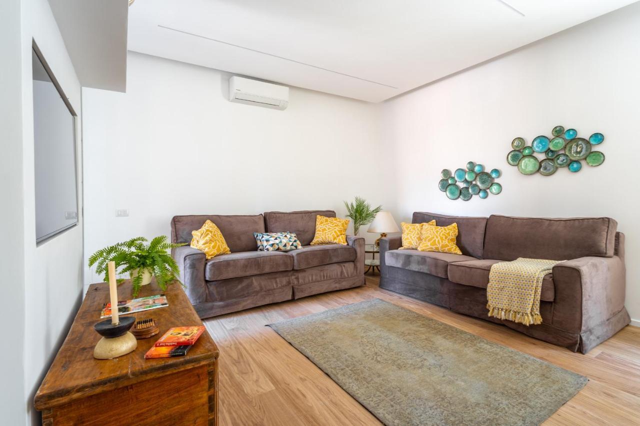 Iflat Wood And Marble Riverfront Apartment *